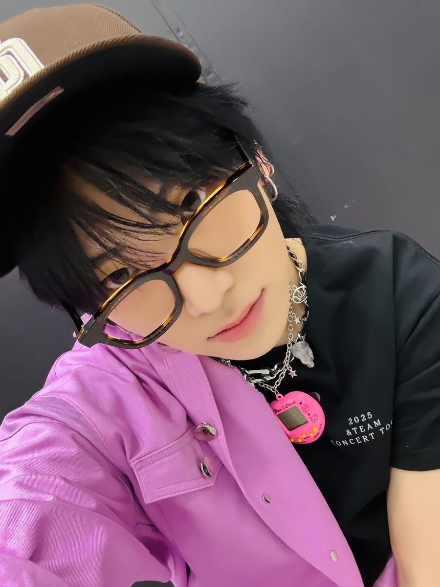 yumayowo's tweet photo. Dare i say these are some of yuma's most iconic selfies...the braces one especially😭🩷🩷 https://t.co/U1WoUVC9oG