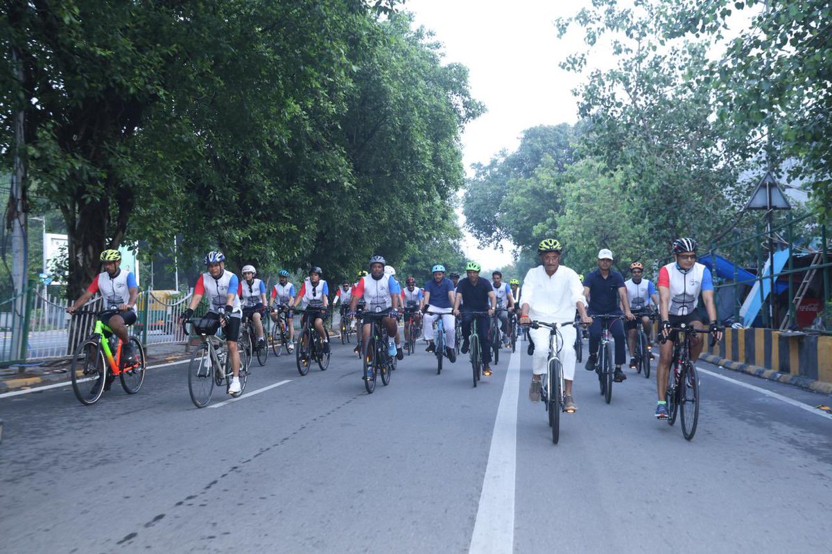 HQ_DG_NCC's tweet photo. Fitness. Discipline. Patriotism. The #NCCCyclothon brought all three together as 79 NCC Cadets completed an inspiring 79 kilometre ride to commemorate 79 years of Independence 🇮🇳

Hon’ble Minister of Youth Affairs and Sports Shri Mansukhani Mandaviya and Hon’ble Raksha Rajya Mantri Shri Sanjay Seth not only flagged off this event but also participated as cyclists.

The sports icons Leander Paes and Mary Kom were also part of the event and motivated the youth for a green and fit India.

It was a powerful message for every young Indian: stay fit, stay focused and serve the nation. Each kilometre was dedicated to each year of independence.

The National Cadet Corps continues to shape confident, responsible leaders. One ride. One purpose. A stronger India.Their grit on the road shows what focused youth power can achieve.Let this Cyclothon spark a lasting commitment to cycling and healthy living.

@rajnathsingh @SethSanjayMP @mansukhmandviya @Leander @MangteC @SpokespersonMoD @YASMinistry @DefProdnIndia @HQ_IDS_India @adgpi @IAF_MCC @indiannavy @vatsvirendra1 @kheloindia @PreetiChoudhry 
.
.
.
.
.
#FitIndia #NCC #NCCCadets #YouthForNation #CyclingForIndia