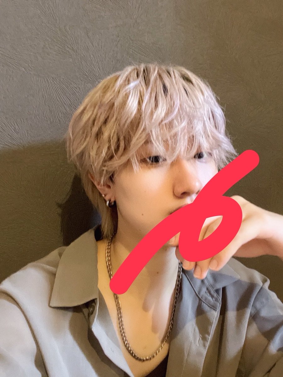 22____22_22's tweet photo. 特技：虚無顔
 #wlw https://t.co/YTCbOaN7ii