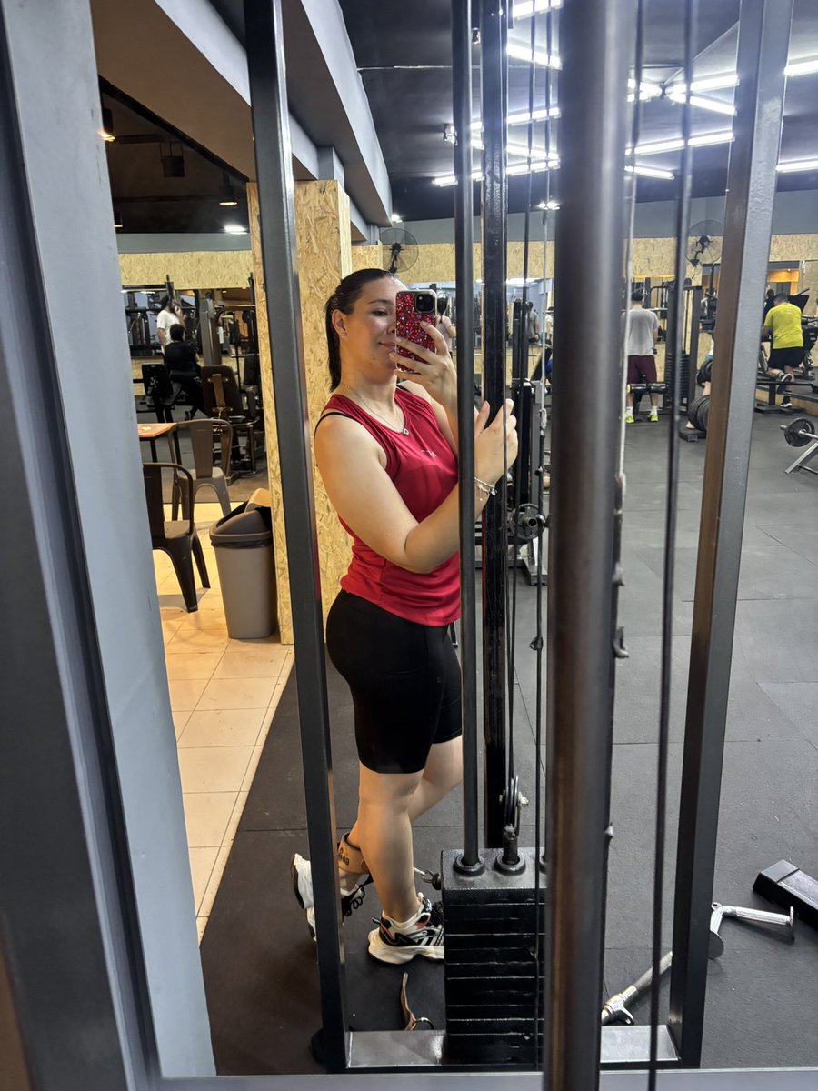 AnnaFer2344's tweet photo. Hoy convine la funda del celular con la remera
#gym
#vidafit
#fit
#Motivación https://t.co/po7MgzwLQG