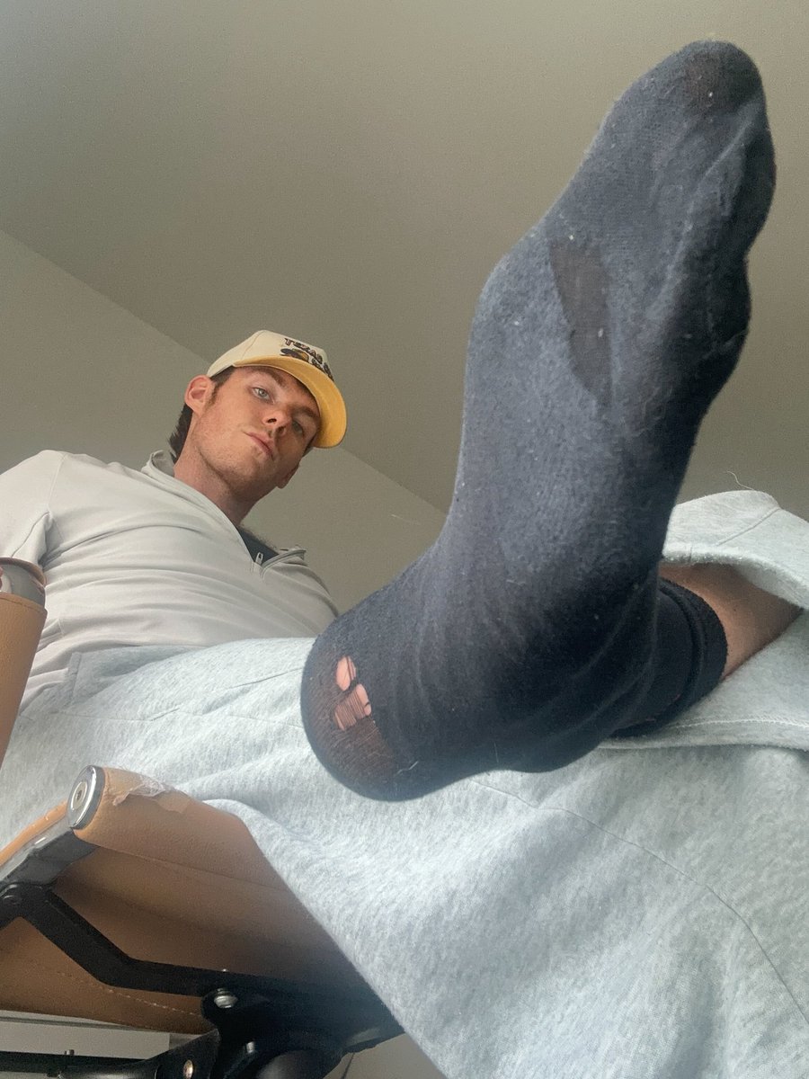jockfootking's tweet photo. My thin sweaty black socks make you sissy boys so weak https://t.co/WNTaZ26eKk