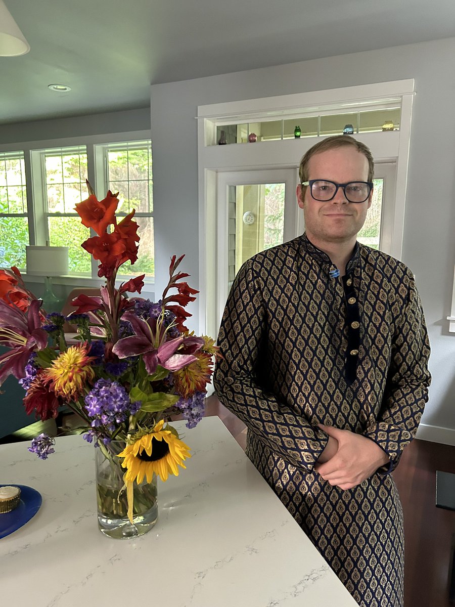 MediawatchNw's tweet photo. Kelsey and his mom are heading to an Indian blessing ceremony for a newborn baby. Kelsey loves a family gathering. Namaste 🙏 💙💙 https://t.co/AiPC7P5Fkq
