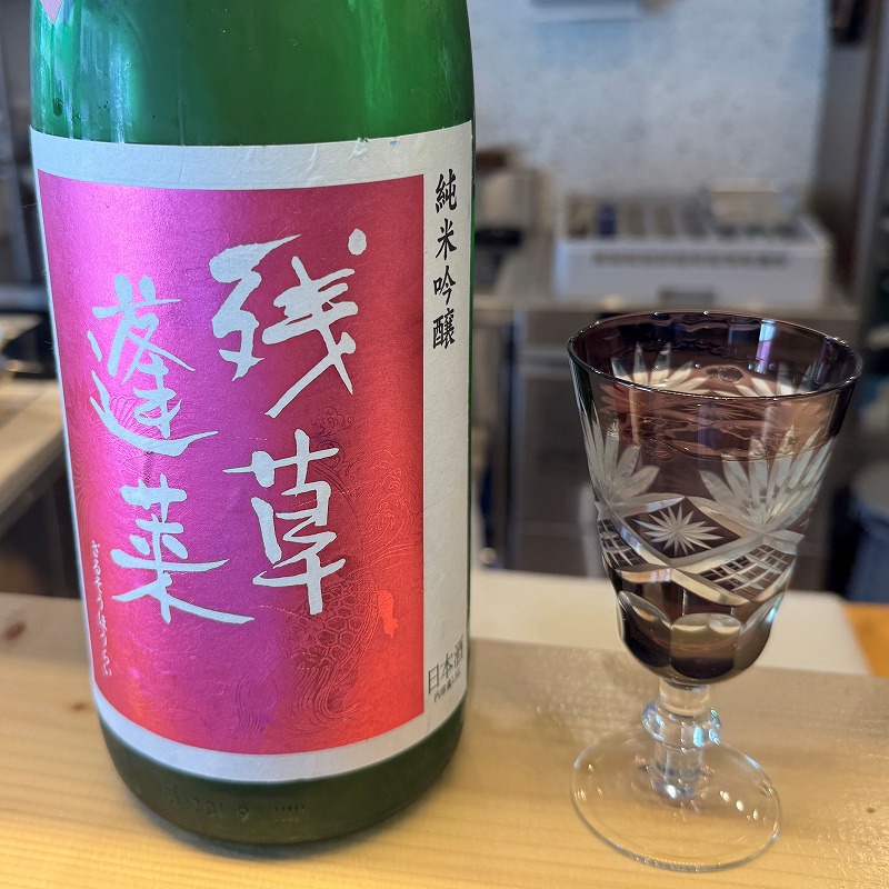 prismwave's tweet photo. #昼飲み 行ってました～
道中が暑すぎてジョッキでは足りなさそうだったので、瓶ビールで!
暑さが落ち着いてから、冷酒もいただきましたよ。

#日本酒 https://t.co/ovb7YYgzWQ