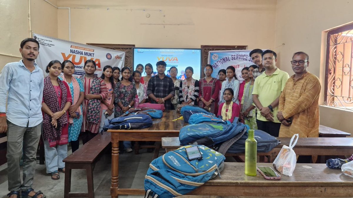 MankarNss's tweet photo. #NashaMuktYuva 

Nasha Mukt Yuva for Vikshit Bharat 
NSS
Mankar College 
Purba Bardhaman 
West Bengal 

@PMOIndia @rdnss_kolkata @agnimeel_voice @YASMinistry @mansukhmandviya @khadseraksha @EduMinOfIndia @SuvenduWB @GoWestBengal https://t.co/tRoQRw0NVg