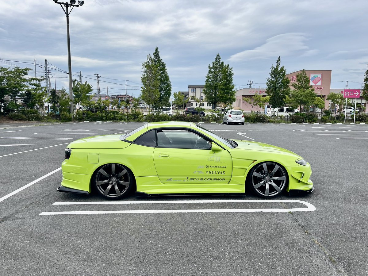 zakkivari's tweet photo. シルビアのパンクタイヤ交換後
エアサスのメモリー車高再調整と再登録とか
ブルーインパルスとのコラボも

めっちゃカッコ良い赤いS14と出会った😍 https://t.co/gmkmTjDMjC