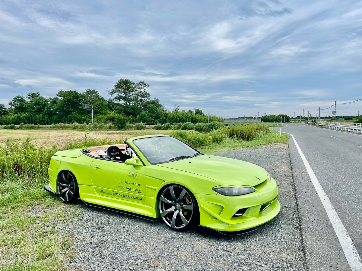 zakkivari's tweet photo. シルビアのパンクタイヤ交換後
エアサスのメモリー車高再調整と再登録とか
ブルーインパルスとのコラボも

めっちゃカッコ良い赤いS14と出会った😍 https://t.co/gmkmTjDMjC