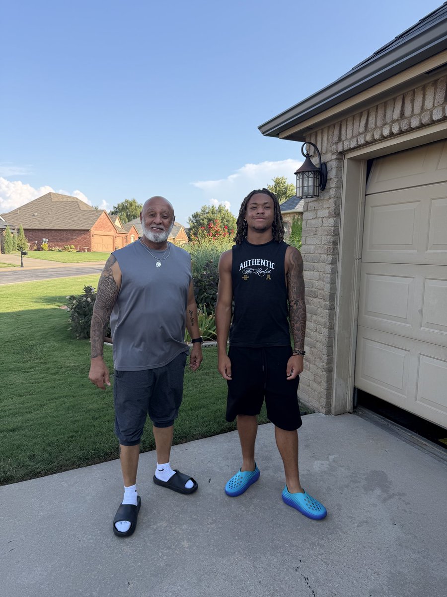 fdsherrod's tweet photo. Father’s & Son’s relationships are so Important!! The start of a new chapter is coming soon. #BeEasy #1fan💙 https://t.co/87GTifPsLO