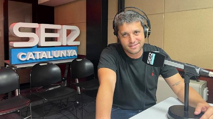 JoalberthRangel's tweet photo. Hola, Joan Vehils, Francisco Cabezas, Xavi Hernández y Sique Rodríguez: 

Como jefazos de las secciones deportivas en Sport, El Periódico, el Diari Ara y el Què T'hi Jugues, ¿ Serían tan amables de investigar qué está ocurriendo con los traspasos entre el Real Madrid y el Fulham? 

En pro de la fiscalización y el ejercicio periodístico, que ustedes tanto defienden para buscar la verdad, más de 500 millones de aficionados y casi 152.000 Socios del Barça, están esperando por ustedes.

¿O es qué solo sirven como aparatos de propaganda y organizar a todo el antiLaportismo y cuando se trata de Florentino Pérez, se cagan en los pantalones?😘
