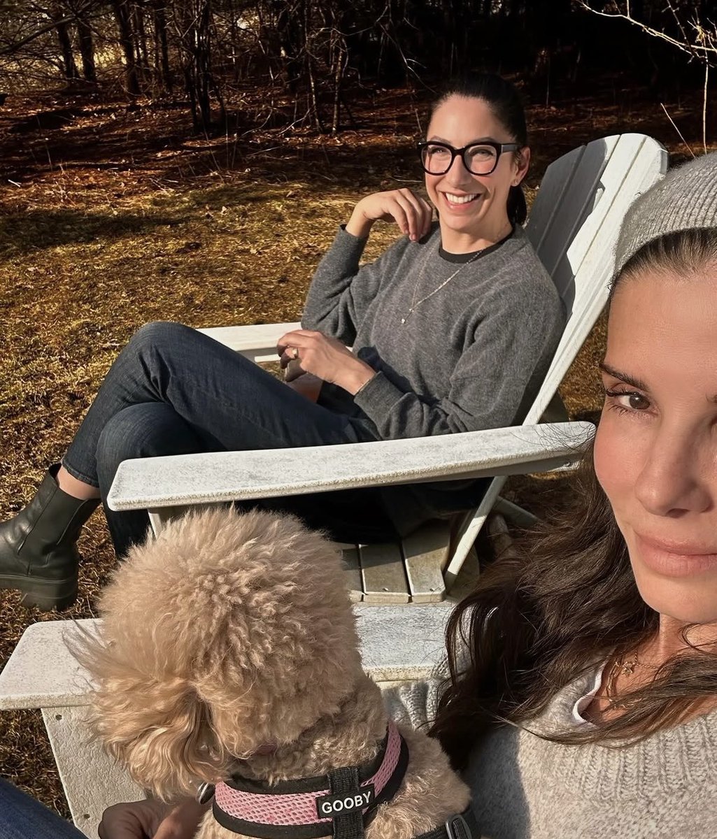 bullockslays's tweet photo. Awww! Sandy and Gesine! #bestsister https://t.co/i825V3QEkd