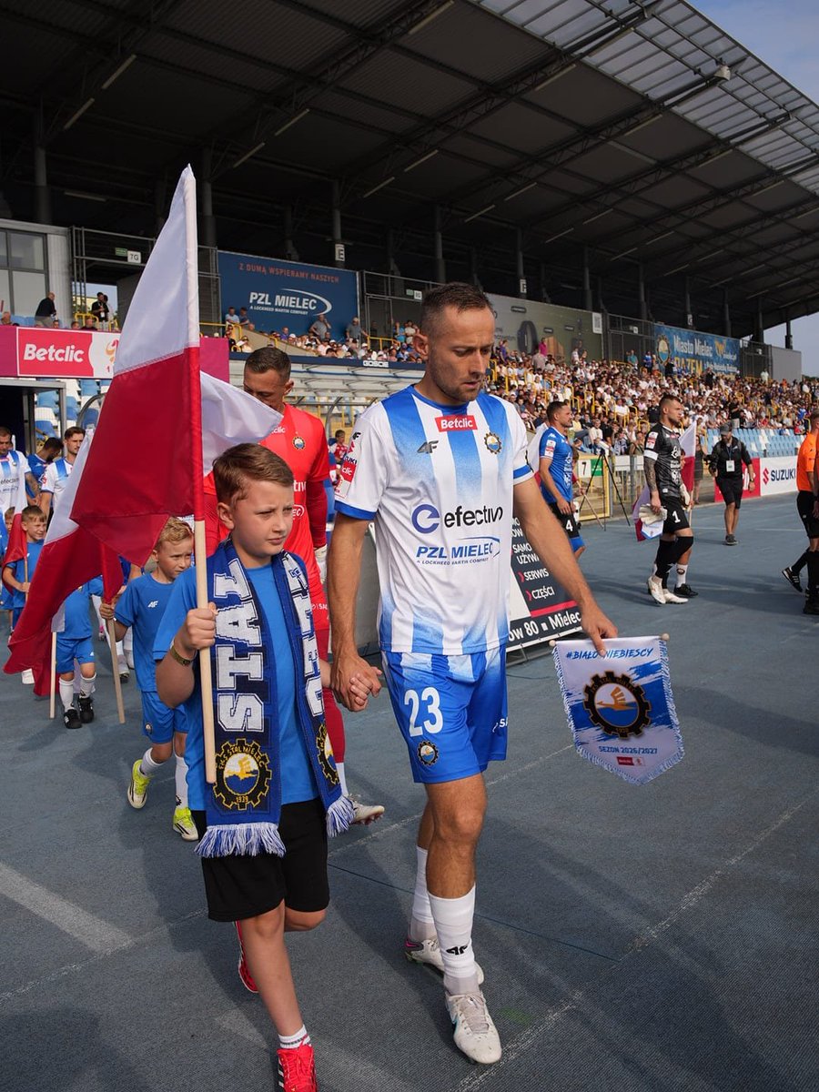FksStalMielec's tweet photo. Kapitanie @krystianget prowadź po zwycięstwo. 🤍💙

#STMPBB https://t.co/nkG2BdCAyM