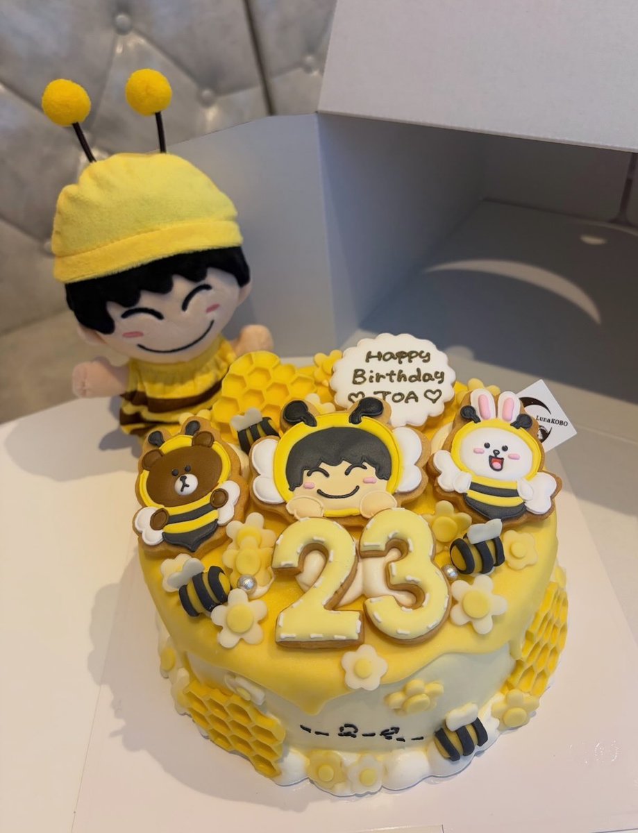 toarigatoa's tweet photo. 世界で1番大好きな斗亜くん23歳のお誕生日おめでとう🎂💕この世界の全部の幸せが斗亜くんに降り注ぎますように✨斗亜くんは幸せがよく似合う人！いつもありがとう🍀生まれてきてくれてありがとう。斗亜くんみたいな素敵な人に巡り会えて幸せです💕#嶋﨑斗亜誕生祭 #嶋﨑斗亜誕生祭2026 #とあのブログ https://t.co/QpZCMAW1Rg
