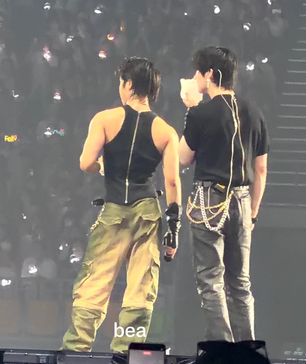 rapgodchangbinn's tweet photo. amigo donde carajo esta su cintura https://t.co/WCkFlWg5ic