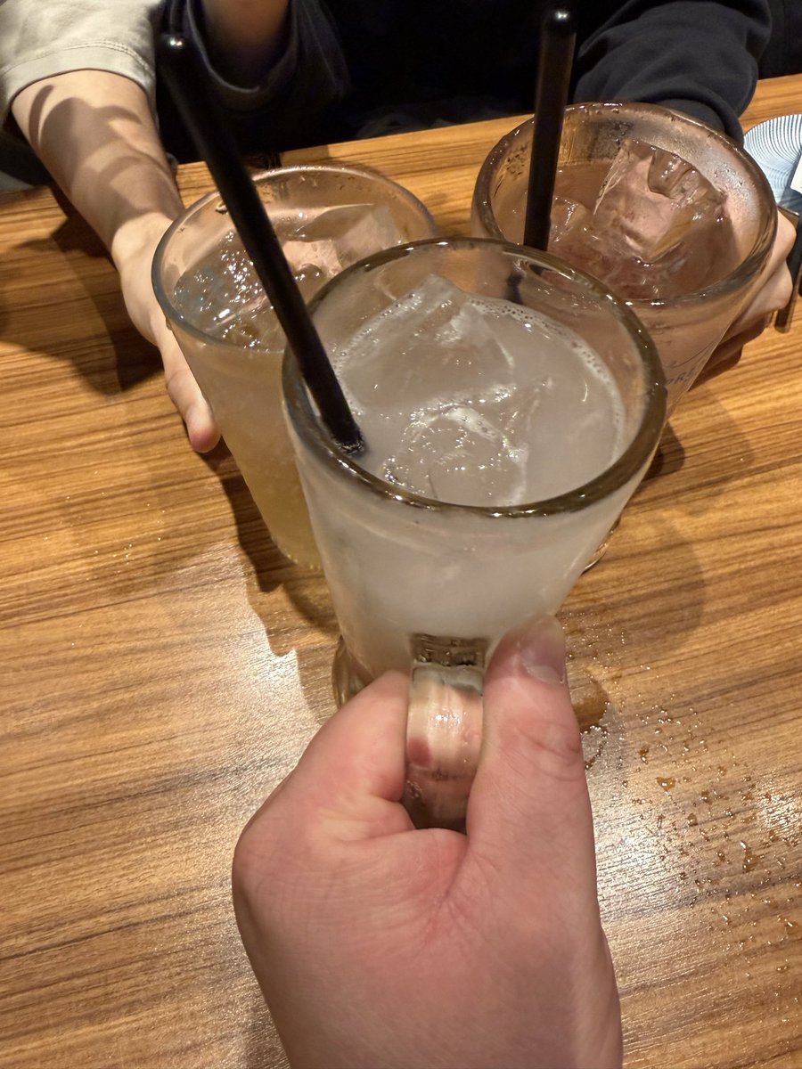 Mitusan_VX's tweet photo. 禁酒すると決めたのに早速酒を飲む https://t.co/6wQfroxBdz