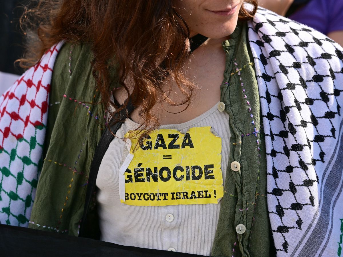 nationalpost's tweet photo. Joe Oliver: The lie that Israel's committing 'genocide' is fuelling antisemitism https://t.co/1MYo5FAqay https://t.co/rfkvVw9Xw8