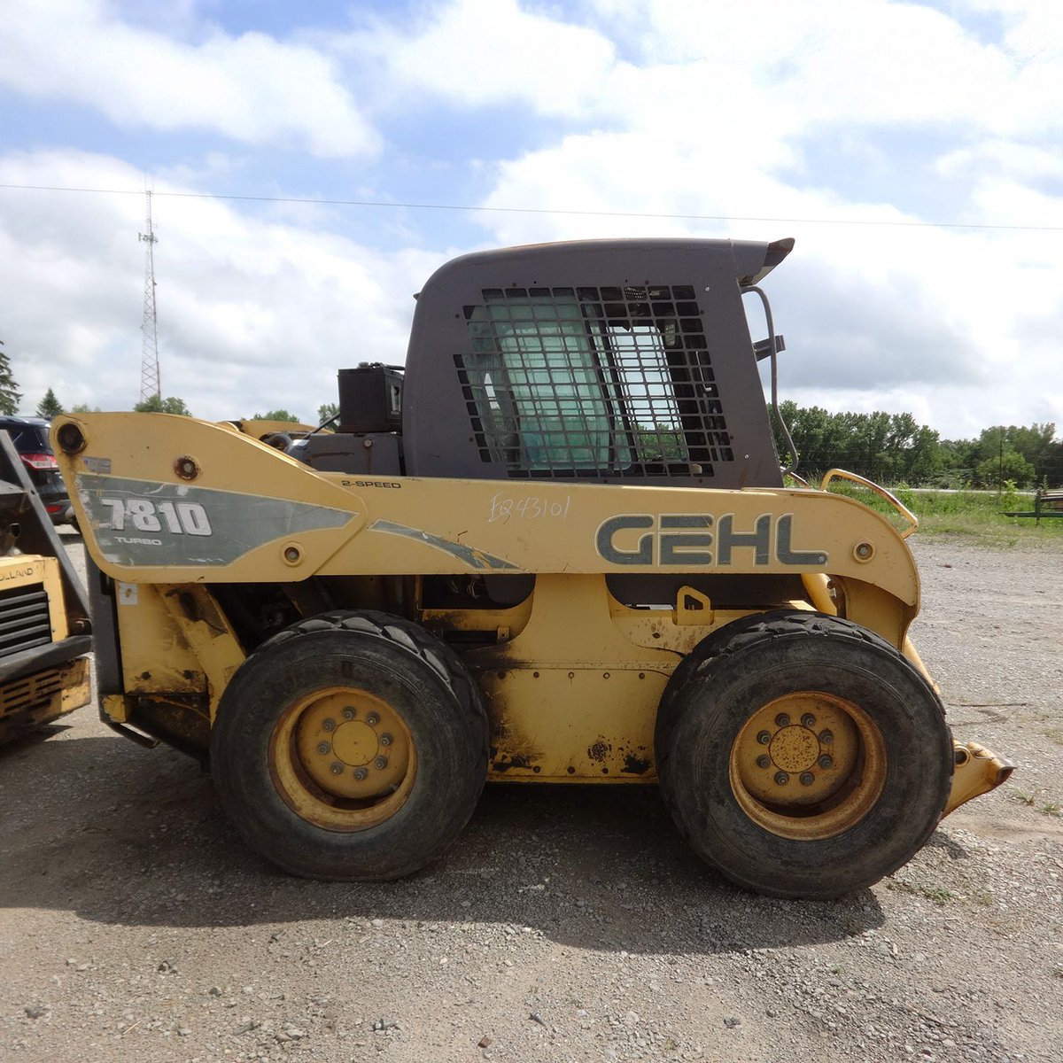 AllStatesAg's tweet photo. This Gehl 7810 Skid Steer Loader just arrived at our Black Creek, WI salvage yard. If you need parts from this Skid Steer Loader or any other, please call us at 877-530-2010. #Gehl #SkidSteer #allstatesag #partsasap https://t.co/HGCGfNXzHs https://t.co/yroZDXTIAB