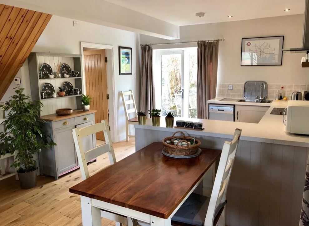 TheHolidayCots's tweet photo. π Springfield House Guest Review π
"We really enjoyed our stay at Springfield House. It was comfy & cosy, with everything we needed. It was the perfect place from which to explore the Jurassic Coast."
ποΈ 4
https://t.co/5WNQtaMQqA
#GuestReview #Testimonial #Holiday #Dorset https://t.co/kFt6UejLll