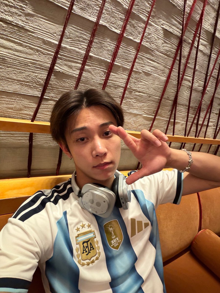 ryulsayangku's tweet photo. #LimaRyulBU for September boy 🖤
Day 2: Apa top 3 selca ryul favorite kamu?
INI DIA MY TOP 3 FAV SELCA 🫰🏻❤️🫰🏻 https://t.co/cwT9R2RlTH