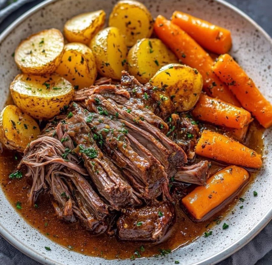 FoodPleaser's tweet photo. Roast Dinner https://t.co/HXdlYVOssl