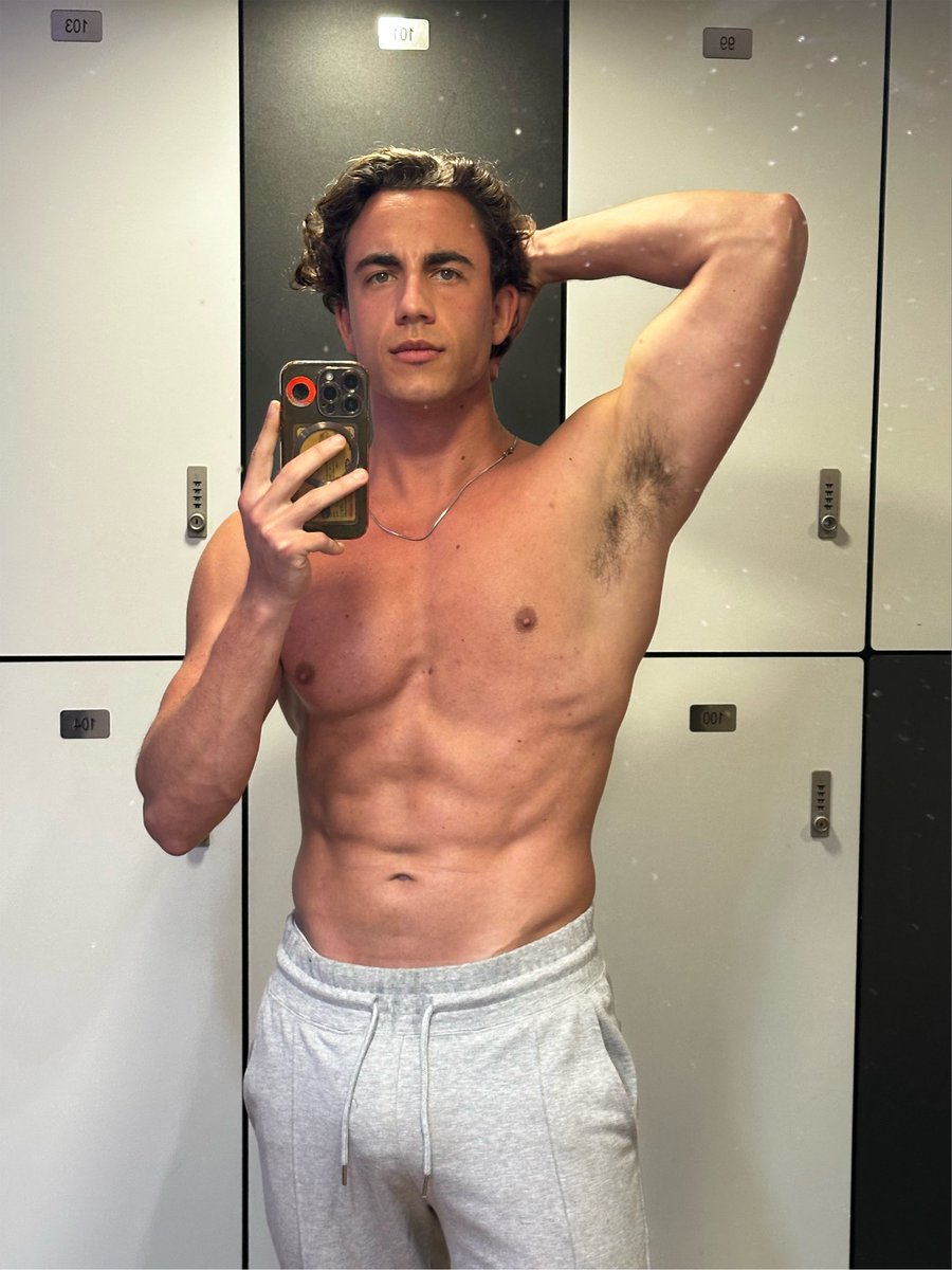 TwunkTay's tweet photo. gym boyfriend material yes or no? https://t.co/qh1e1s3w3J
