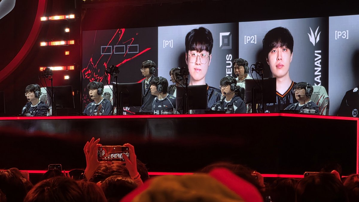 HLE_Hermes's tweet photo. MSI 휴가까지 내고 직관
결승때는 체력고갈 이슈로 혼미한 관람 https://t.co/kys0aRWU0N
