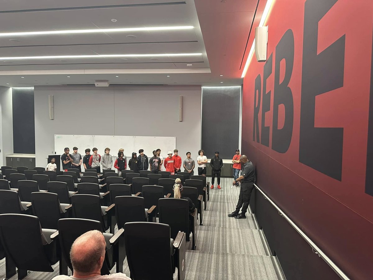 ChrisGriggs9's tweet photo. Aces Elite FC (Football Club) has always help student-athletes with recruiting  
-meet coaches &amp; players 
-tour football facilities &amp; college campus 
- enjoy game-day visits with other top recruits

Across the Nation
UNLV-NC STATE-GEOGIA TECH-MICHIGAN STATE to name a few. https://t.co/SxuW17xeVG