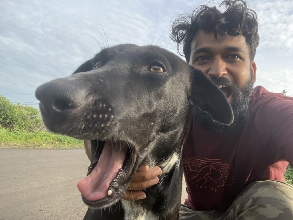 kmahadevn's tweet photo. हर एक फ्रेंड कमीना होता है ! 
Kalu bytes me and #goofy left me in between. 

At this stage , I lost many friends . 
Life is still depends on friends...

magical moments are etched when u r with friend . 

#HappyFriendshipDay 
#FriendshipDay 
#Friends https://t.co/1xqjxf3qj0