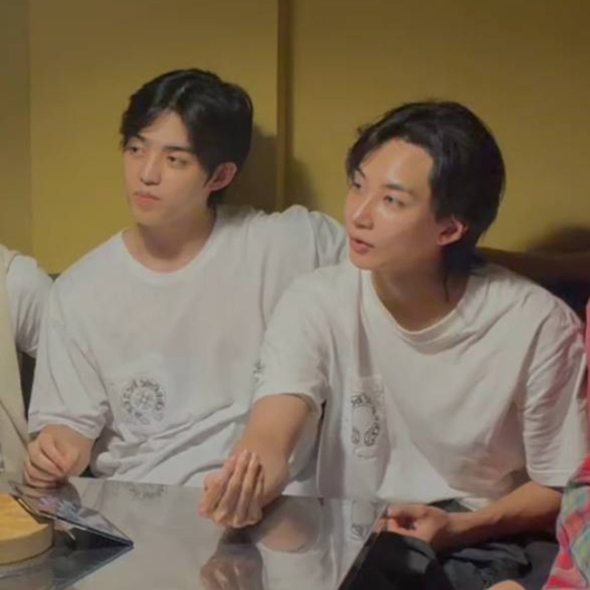 couphanfiles's tweet photo. are they wearing.....???? https://t.co/2J4oCKBF5t