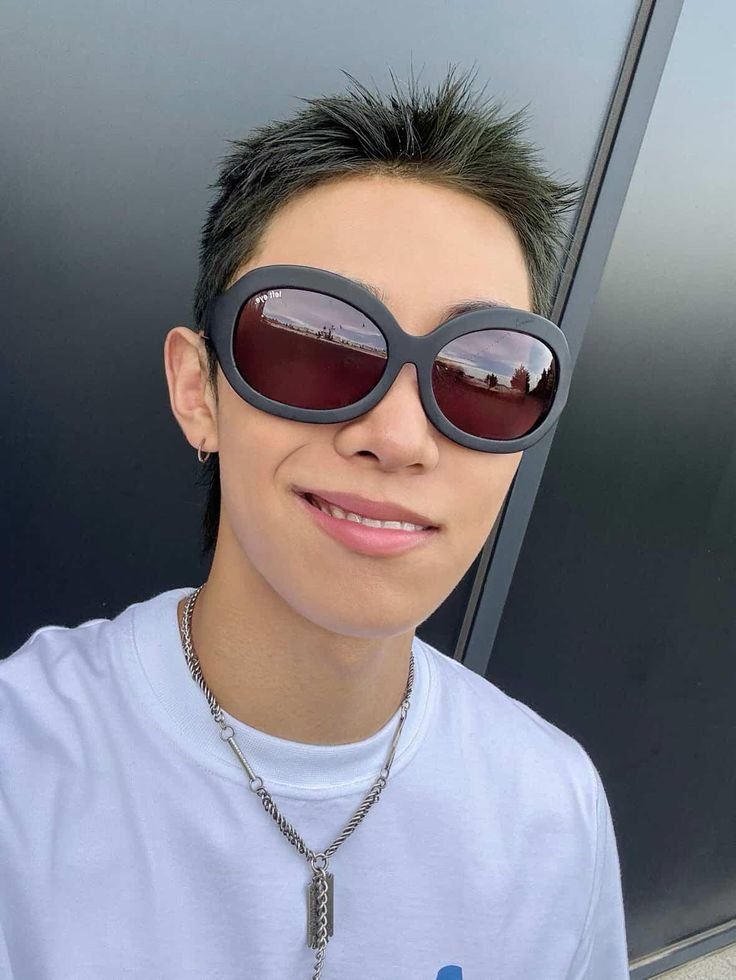 louispile's tweet photo. #LimaRyulBU for September boy 🖤
Day 2: Top 3 selca ryul favorite ku?
*Ryul Argentina, Ryul kacamata kumbang, Ryul imoet ci anax 2006 cllu dihatiee😍
Tag my fren @craviteenz @yapp4sho @ryulingitis @orangjosjis seluruh moots gw https://t.co/oNUfSLtuRq
