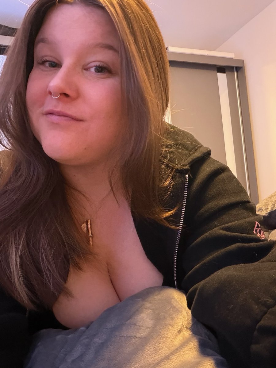 cozyymaddy's tweet photo. Can I send you a naughty photo without you judging me?🤗 https://t.co/BzF8KeIA93