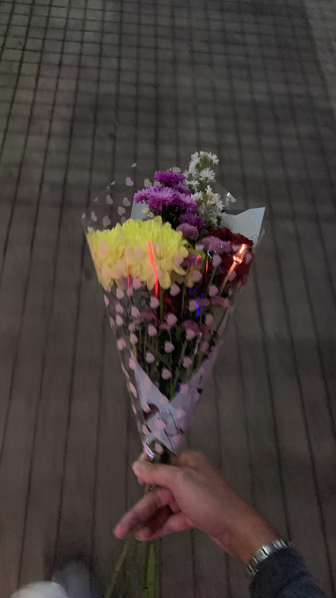SixThreeKidz's tweet photo. first time giving someone a bouquet of flowers https://t.co/4wJ2DnsKBG