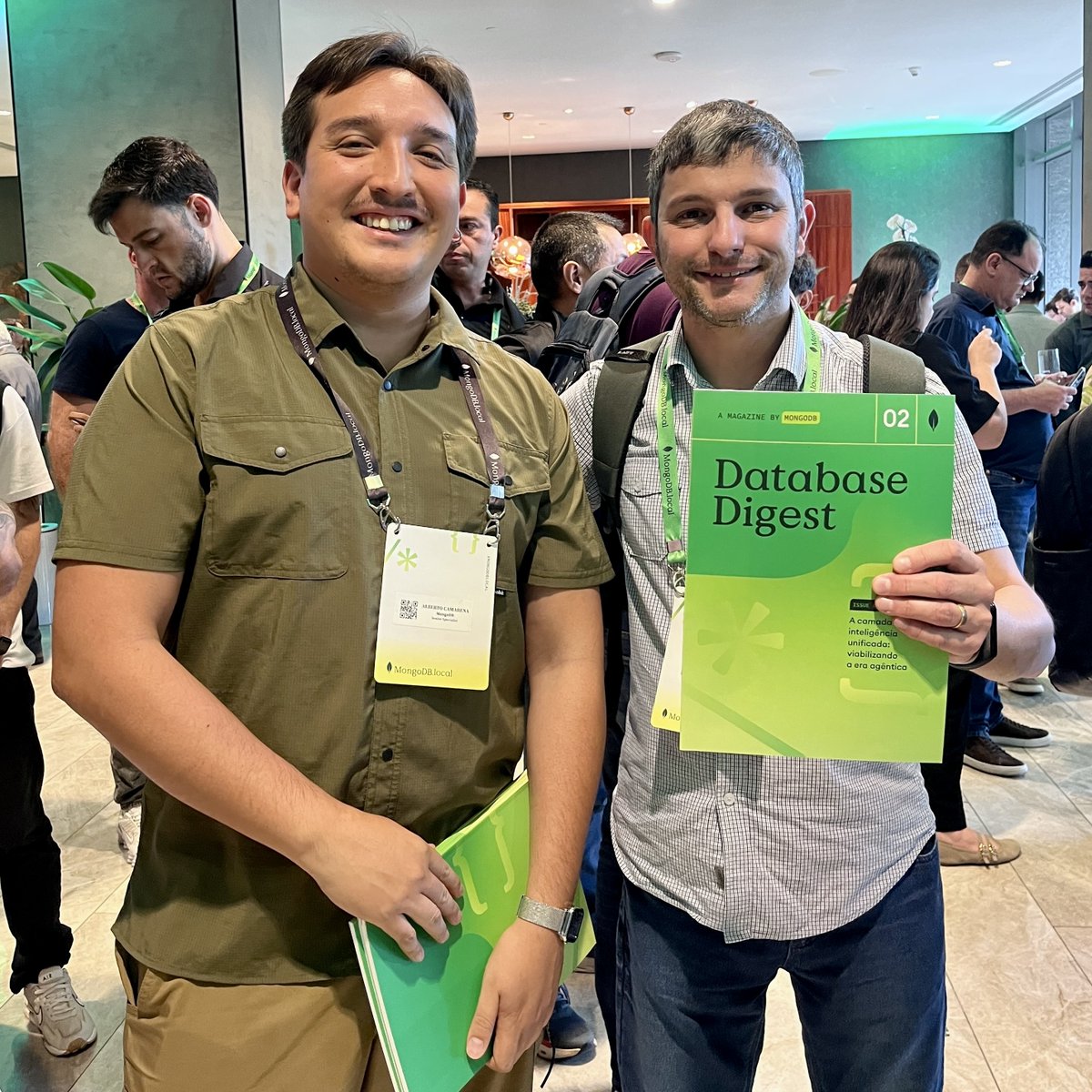 MongoDB's tweet photo. From Bengaluru to São Paulo. 

Database Digest 2.0 made its debut at .local Bengaluru, and the response was so incredible that it inspired a Portuguese edition for our community in Brazil.

And São Paulo? You gave it just as much love. 🇧🇷💚

If you couldn't grab a physical copy at .local São Paulo, don't worry. you can still explore the Portuguese edition online here, https://t.co/GXPzJmtw0K. 

Obrigado, Brasil. Boa leitura! 📖