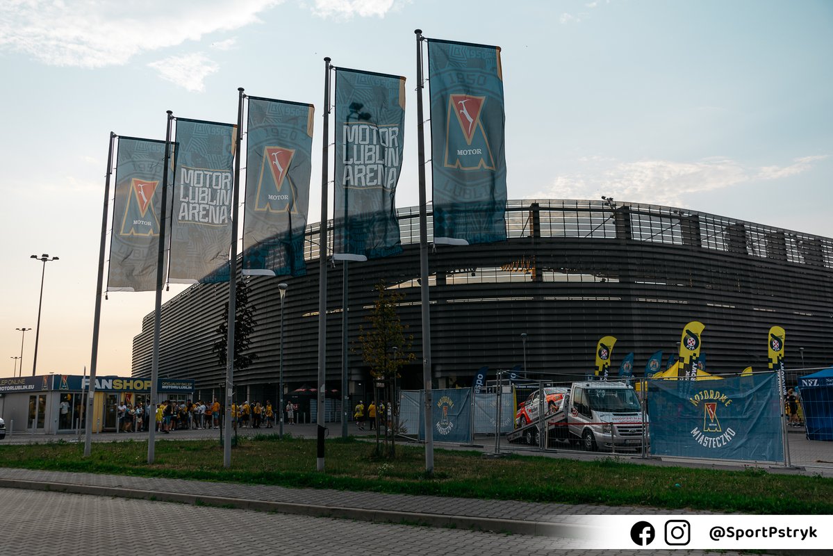 SportPstryk's tweet photo. Jadąc w piątek do Lublina na nowy stadion @MotorLublin nie miałem żadnych oczekiwań. A otrzymałem w pakiecie z dobrym meczem atmosferę i klimat, który będę polecał zobaczyć każdemu. Zarówno na samym meczu jak i przed jego startem czuć było że to miasto zasługuje na Ekstraklasę 👍 https://t.co/TpJMMuaimg