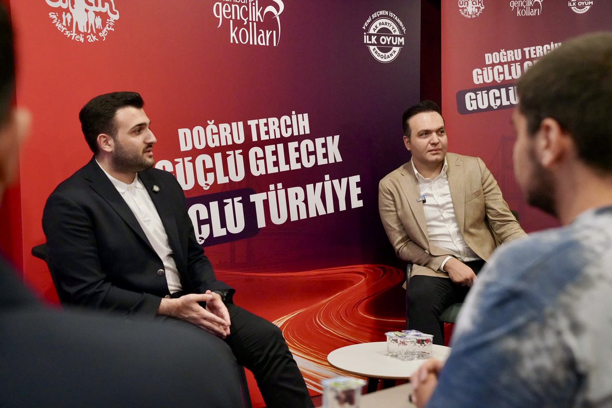 nevzatyucetr's tweet photo. 📍 Fatih Merkez Kütüphanesi

Genel Merkez Gençlik Kolları Başkanımız Sayın @avyusufibis ile birlikte, tercih yapacak öğrenci arkadaşlarımızla bir araya geldik.

Tercih sürecinde genç arkadaşlarımızın sorularını dinledik, hedeflerini konuştuk ve bu önemli adımda tecrübeli mentörlerimizle birlikte doğru tercih yapmalarına katkı sunduk. Gelecek yolculuklarında her zaman yanlarında olmaya devam edeceğiz.