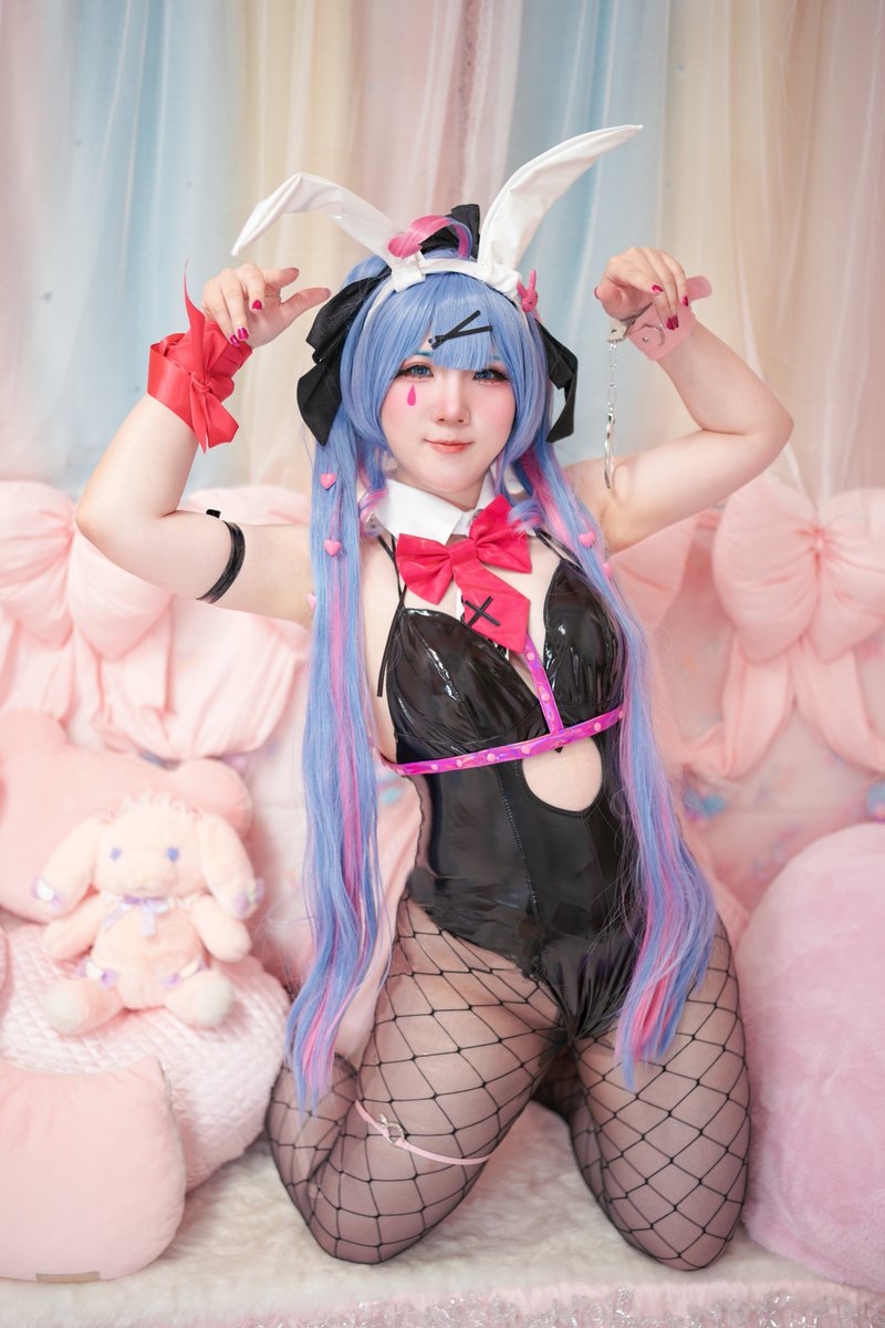 Dark838810Mizki's tweet photo. #cospaly 　#バニーの日

【再掲】

🐰ラビットホール🍩

📸:@kushi_777 https://t.co/k8Smq74MT6