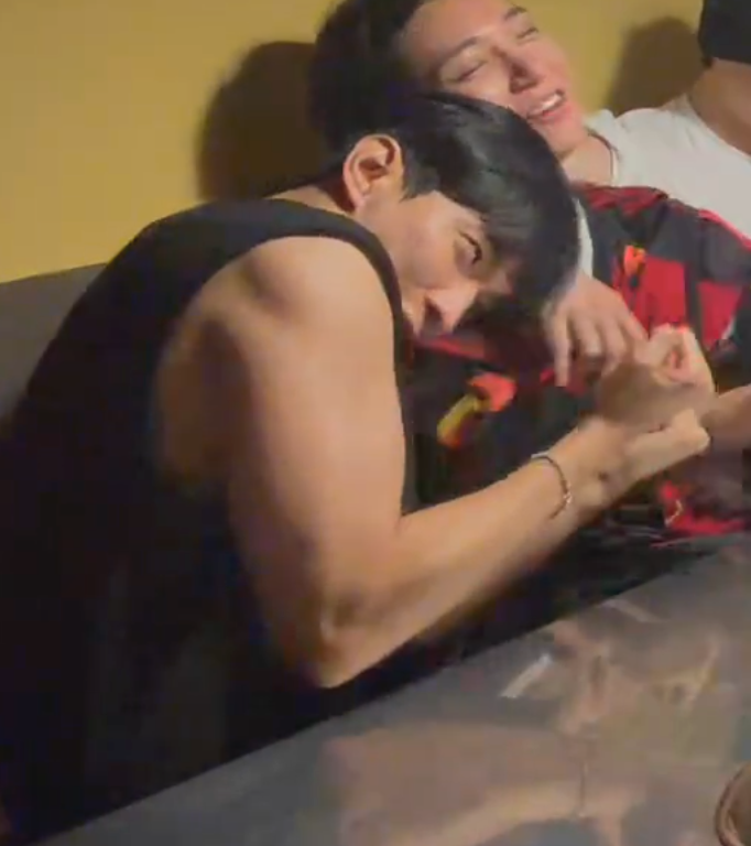 kyeomties's tweet photo. when he's silly but his biceps are bigger than his damn face https://t.co/tEQiRPPL84