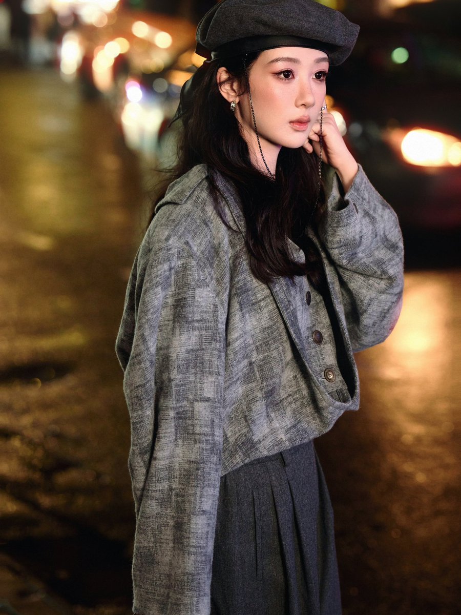 Yz1106Aoao's tweet photo. 📸 260802 #YangZi instagram update with photos from New York:

"🌃"

[1/2] https://t.co/8VBJZFQWwE