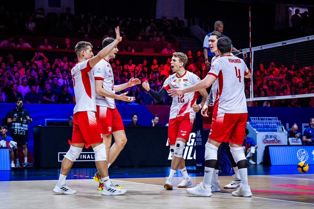 AssecoResovia's tweet photo. Polska mistrzem #VNL2026! 🥇🔥

Po pięciosetowym thrillerze Biało-Czerwoni sięgnęli po złoto Siatkarskiej Ligi Narodów 💪

Ogromne emocje i walka do samego końca! 🤍❤️
Brawo Panowie! 🔥

foto: https://t.co/ypsCAXNL4U https://t.co/2Q3EGWBGcJ
