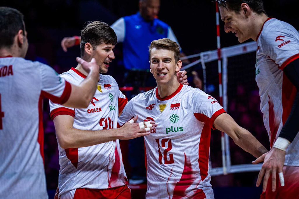AssecoResovia's tweet photo. Polska mistrzem #VNL2026! 🥇🔥

Po pięciosetowym thrillerze Biało-Czerwoni sięgnęli po złoto Siatkarskiej Ligi Narodów 💪

Ogromne emocje i walka do samego końca! 🤍❤️
Brawo Panowie! 🔥

foto: https://t.co/ypsCAXNL4U https://t.co/2Q3EGWBGcJ