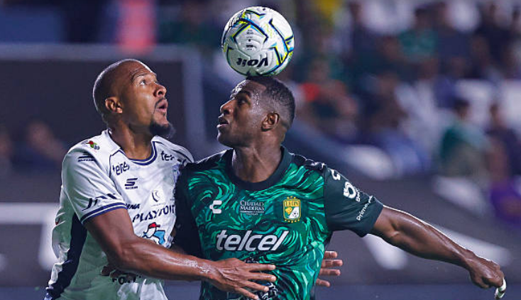 GEBDeportes's tweet photo. ⚽ #LigaMX #Apertura2026 #DatoGEB
¡Sale del hoyo!
Marcador Final - Jornada 3
@ClubLeonFC 1 - 0 @Tuzos
7° ocasión que León suma 17+ juegos oficiales sin registrar un empate; Pachuca solo ha ganado en 1 de sus últimas 10 visitas a León con 3 empates y 6 derrotas.
#ClubLeonFC #Tuzos