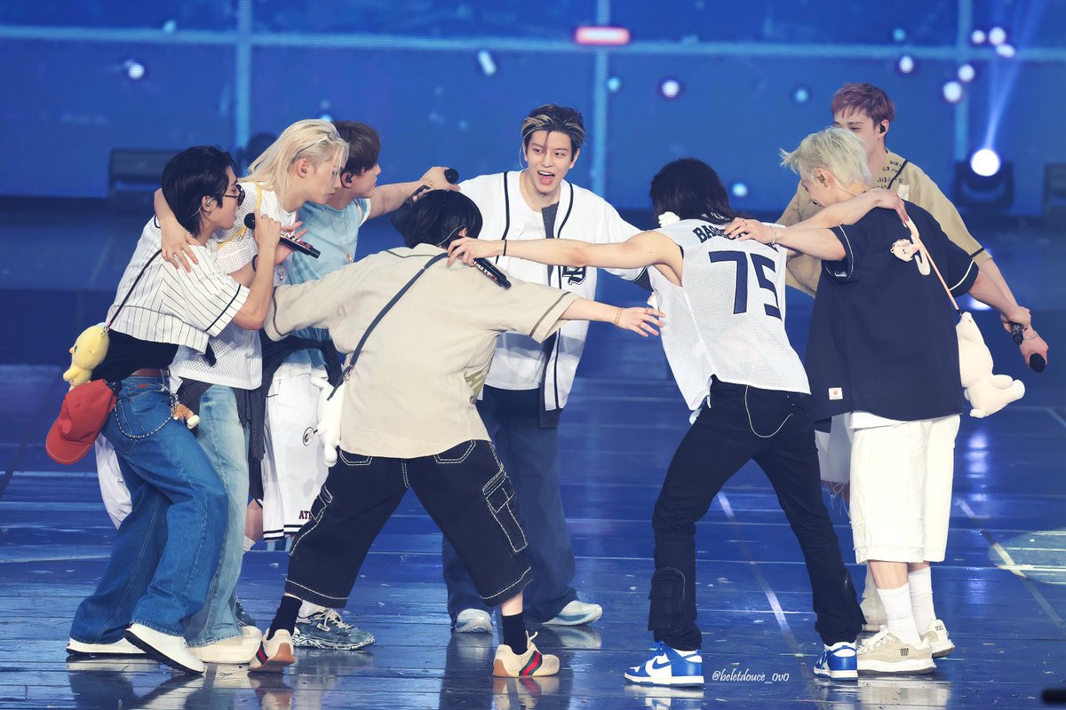 beletdouce_0v0's tweet photo. 260802 Stray Kids World Tour <RUN IT SEOUL> DAY5
@ KSPO DOME

소셜패스 또 안 껴줘서 지성이 삐쥠🥹

#StrayKids #스트레이키즈
#SKZ #스트레이키즈

🔎스트레이키즈 StrayKids SKZ 방찬 BANGCHAN 리노 이민호 LEEKNOW 창빈 서창빈 CHANGBIN 현진 황현진 HYUNJIN 한 한지성 HAN 필릭스 이용복 용복이 행복이 FELIX 승민 김승민 SEUNGMIN 아이엔 양정인 I_N