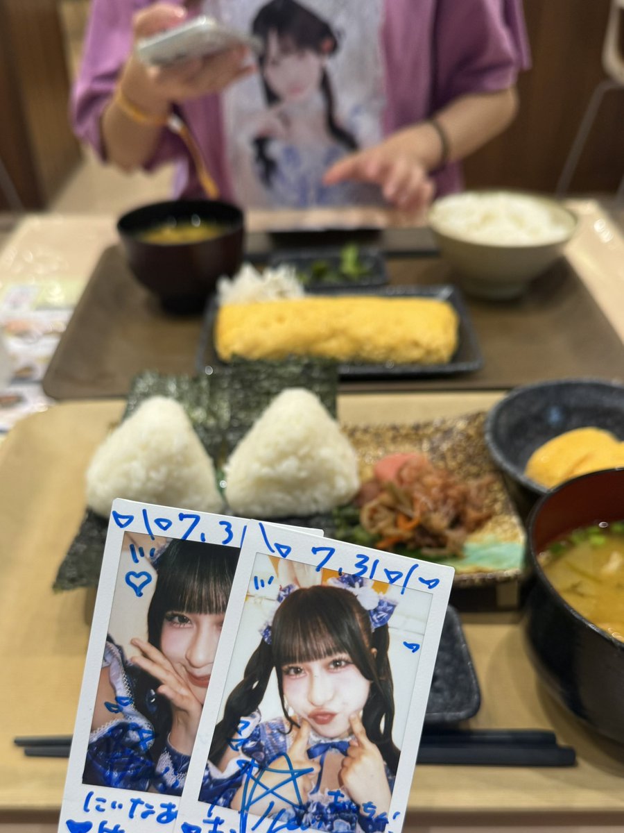 nii____na217's tweet photo. トロッコステージ2曲遅刻するとは知らず身体に優しい食を楽しむになあむ㌠💙💜 https://t.co/HPJCmBTw1q
