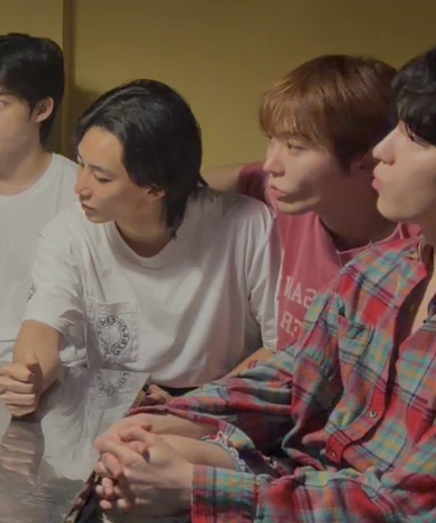 shuayoons's tweet photo. bakod ng verkwan sa jihan ito ba yung mata mata acting HAHAHAHA https://t.co/feiUb4YVy0