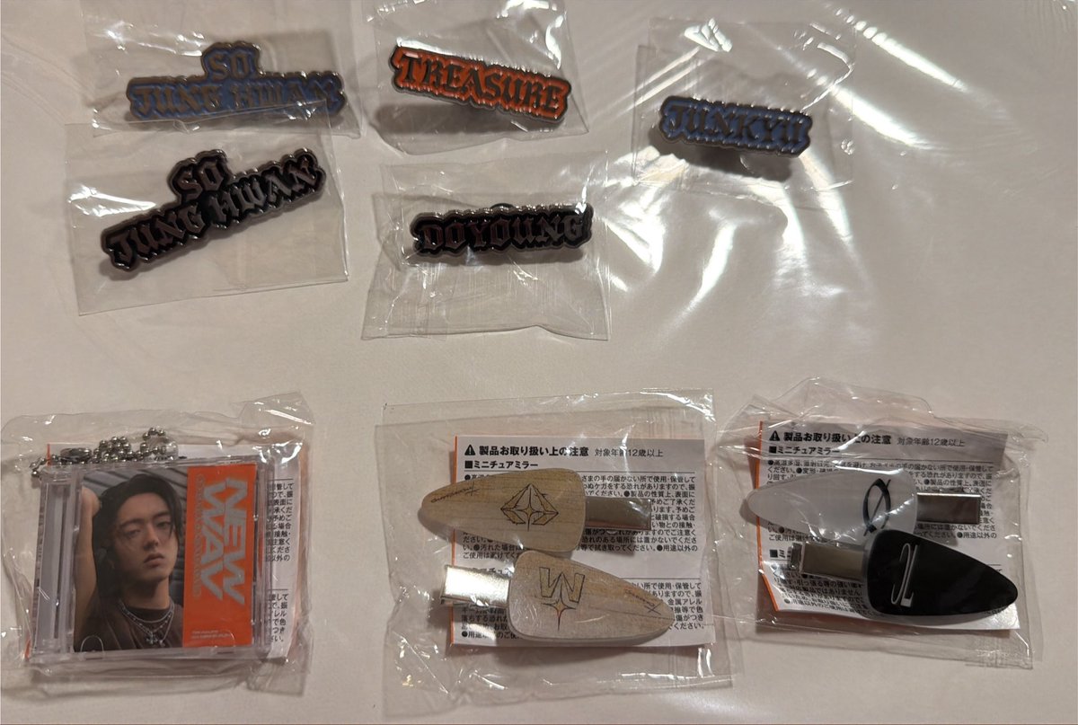 25mi12ni's tweet photo. treasure 交換　買取

譲　ヘアピン　ジェヒョク　ヒョンソク
　　ピンバッジ　ドヨン　ジョンファン
　　　　　　　　ジュンギュ　treasure

　　キーホルダー　ハルト

画像の物求めてる方いませんか。
定価買取探しております。

お気軽にお声掛け下さい。 https://t.co/9Snstx4dDX
