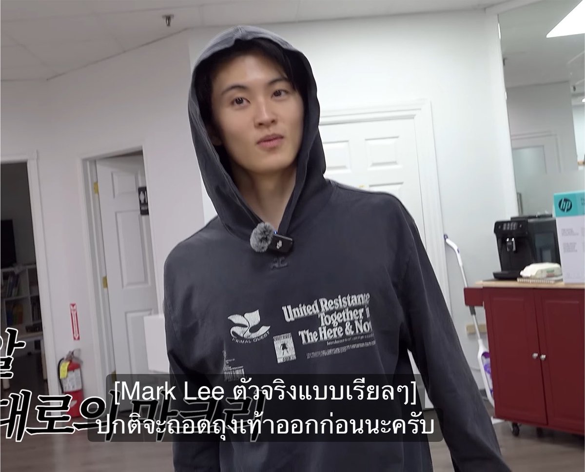 coolsince1999's tweet photo. อยากดู ep.1 แล้วอะ55555555555 แค่ทีเซอร์ยังดูเรียลขนาดนี้ ใครจะคิดว่าจะได้เห็นฟุตเทจนางถอดถุงเท้าให้ดูล่ะ 555555555555555 https://t.co/kz3m93bTlx