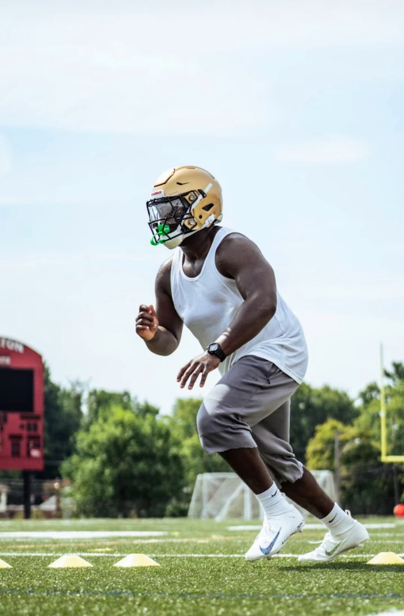 QB__Assassin's tweet photo. “Great things may come to those who wait, but only the things left by those who hustle.” -Abraham Lincoln
#FallisComing
@gcfootball https://t.co/GEMUu60OtG