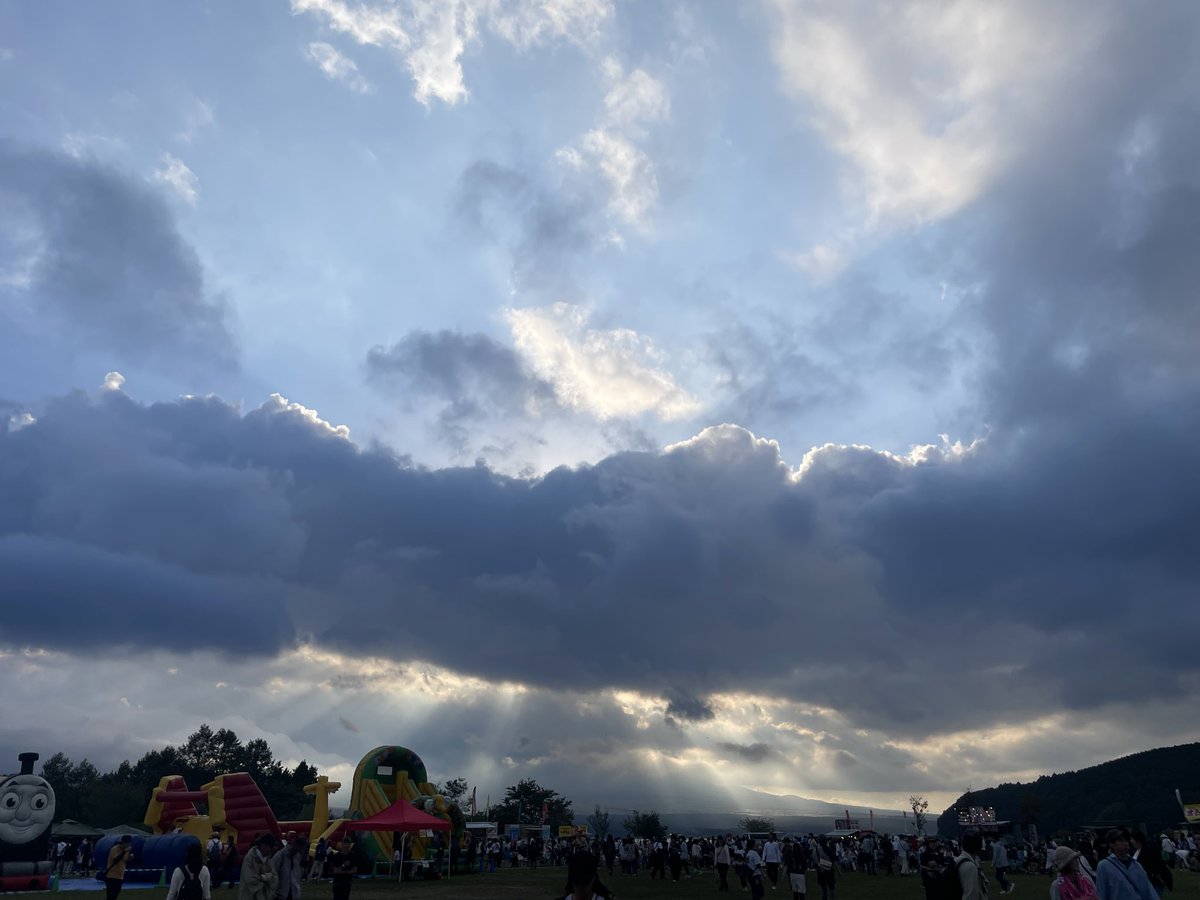 kirekiredrum's tweet photo. これは2025だけど、景色素晴らしくて写真撮るのも楽しいし、食べ物美味しいし、秋の山中湖が大好きになりました！今年も楽しみ！！！

#私のMtFUJIMAKI https://t.co/hQfR0iFSRB