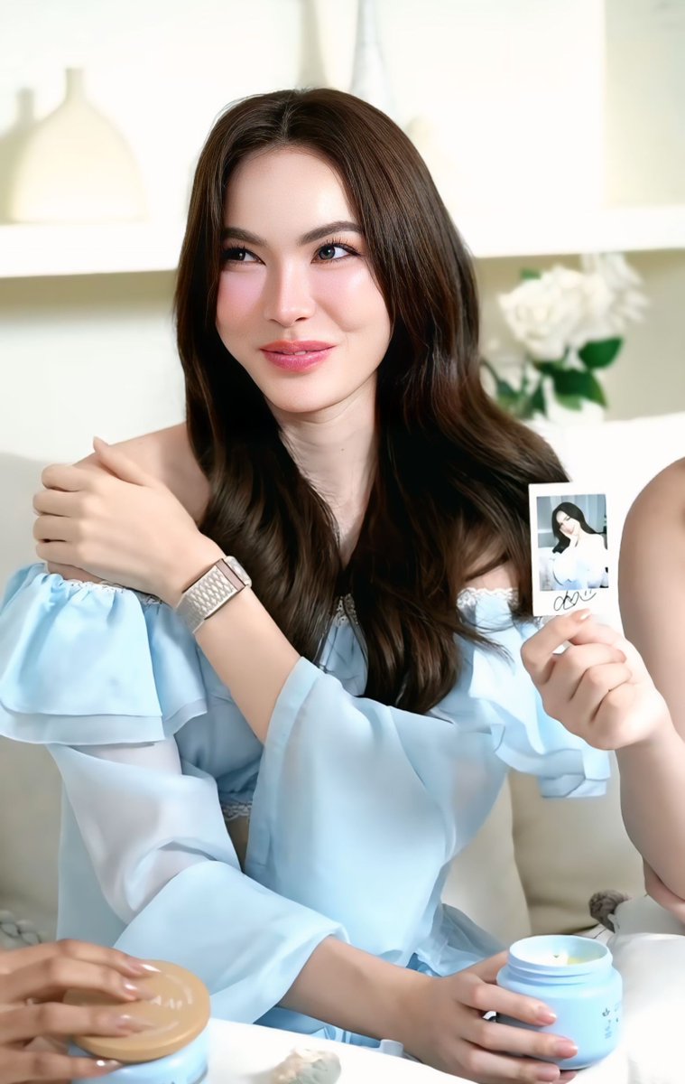 TrendForCL21's tweet photo. ไลฟ์นี้น้องสวยมากจริงๆ เซฟรูปเต็มเครื่องละ😍

#NANAMLiveXCharlotte
HERE WITH CHARLOTTE02
#ชาล็อตออสติน #CharlotteAustin
@itscharlotty https://t.co/3Wn9eFadPZ