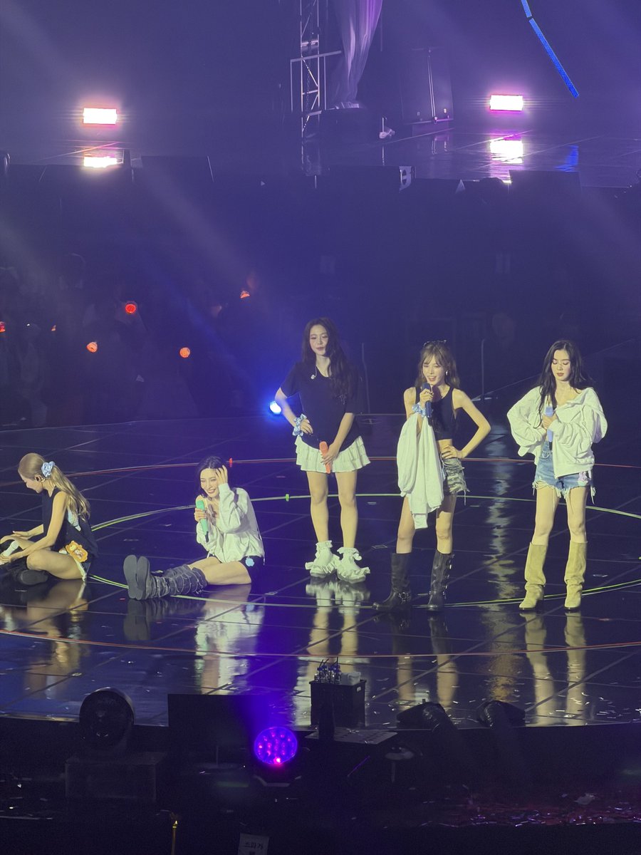 7ddaom7's tweet photo. 레드벨벳:저희도무리입니다 https://t.co/4syEL912ny