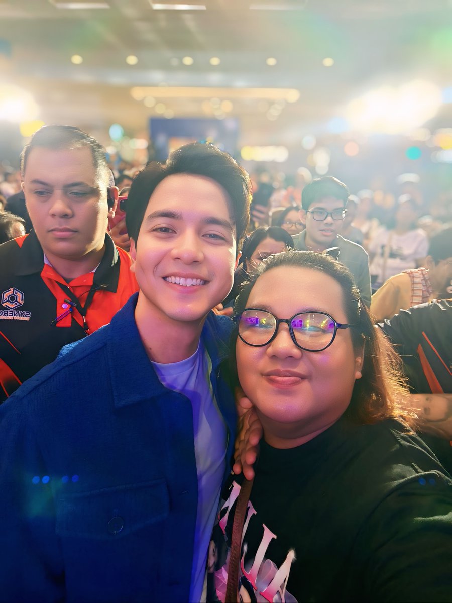 moialawi01's tweet photo. You always make my heart  smile... #AldenRichards https://t.co/6kPTrmWWtp
