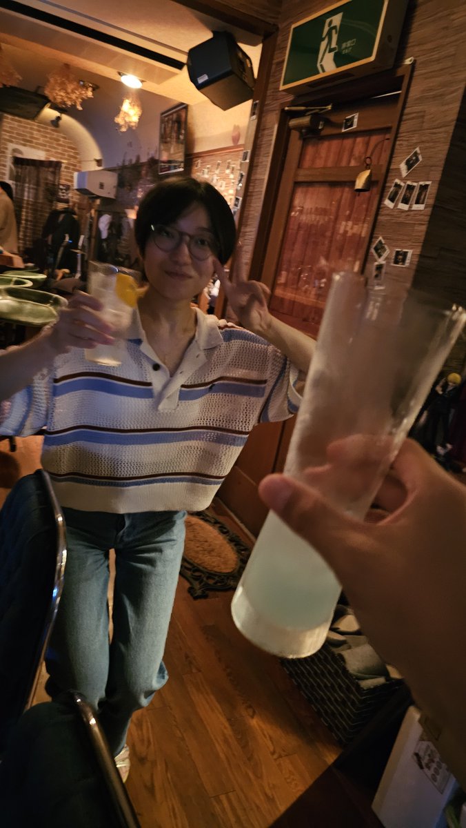 dlomolb's tweet photo. 離れた距離感なのに歌ってる曲でお友達になって、まさかのサバゲー勢ということで、りんくるカフェもG-CODEもオススメできるという😊 https://t.co/M6IaevWzTX